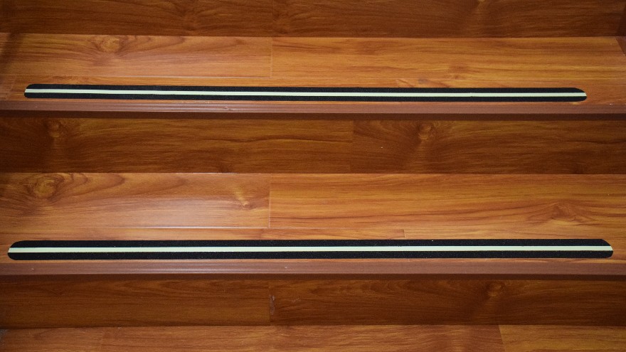 夜光防滑膠帶哪里有買(mǎi)-安全夜間防滑膠帶【昆山玉寰】