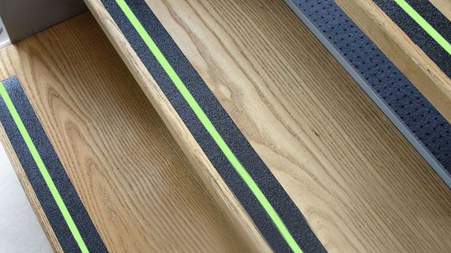 夜光防滑膠帶，學校晚間防滑小妙用！